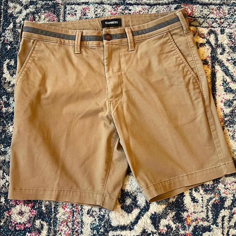 Express brown 365 comfort  chino slim above the knee 8” inseam shorts 31-33